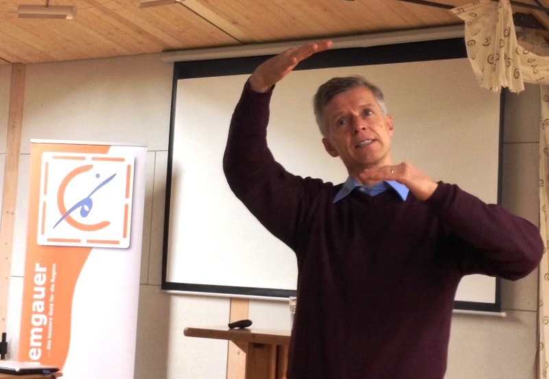 Eine hervorstechende Eigenschaft von Prof. Dr. Christian Kreiß: Komplexe Zusammenhänge verständlich machen. Foto: Nik Thaele